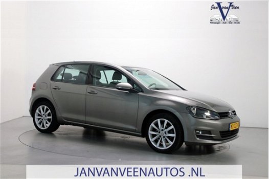 Volkswagen Golf - 1.6 TDI Connected Series LED DAB+ Navigatie Stoelverw/Massage Camera ParkAssist - 1