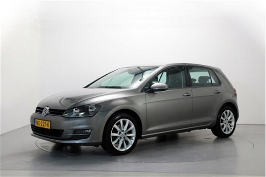 Volkswagen Golf - 1.6 TDI Connected Series LED DAB+ Navigatie Stoelverw/Massage Camera ParkAssist - 1