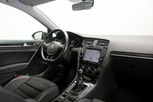 Volkswagen Golf - 1.6 TDI Connected Series LED DAB+ Navigatie Stoelverw/Massage Camera ParkAssist - 1