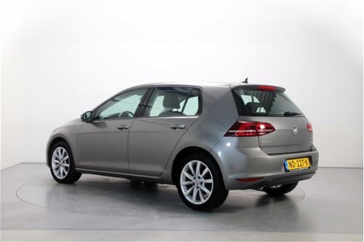 Volkswagen Golf - 1.6 TDI Connected Series LED DAB+ Navigatie Stoelverw/Massage Camera ParkAssist - 1