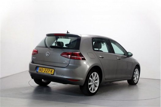 Volkswagen Golf - 1.6 TDI Connected Series LED DAB+ Navigatie Stoelverw/Massage Camera ParkAssist - 1