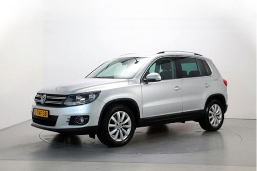 Volkswagen Tiguan - 1.4 TSI 160pk Sport&Style DSG Navigatie Parkeersensoren Stuurbediening - 1