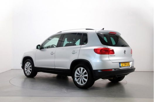 Volkswagen Tiguan - 1.4 TSI 160pk Sport&Style DSG Navigatie Parkeersensoren Stuurbediening - 1