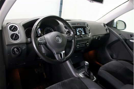 Volkswagen Tiguan - 1.4 TSI 160pk Sport&Style DSG Navigatie Parkeersensoren Stuurbediening - 1