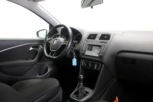 Volkswagen Polo - 1.4 TDI 90pk Comfortline Navigatie App-Connect Airco Cruise Control - 1