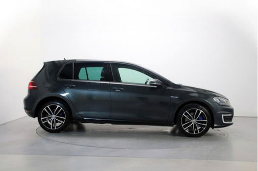 Volkswagen Golf - 1.4 TSI 204pk GTE DSG Navigatie LED App-Connect ParkAssist - 1