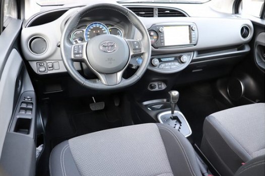 Toyota Yaris - 1.5 Hybrid Trend RIJKLAARPRIJS Navigatie-Cruise control - 1