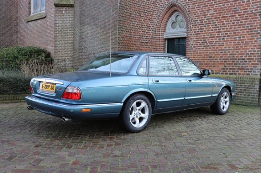 Jaguar XJ - Sovereign 4.0 V8 (284PK) Aut - Gedocumenteerd - Youngtimer - Unieke km's - 1