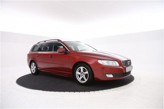 Volvo V70 - 1.6 D2 Momentum Navigatie, Afneembare haak, Leer, Climate control - 1