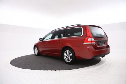 Volvo V70 - 1.6 D2 Momentum Navigatie, Afneembare haak, Leer, Climate control - 1