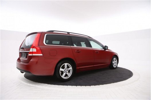 Volvo V70 - 1.6 D2 Momentum Navigatie, Afneembare haak, Leer, Climate control - 1