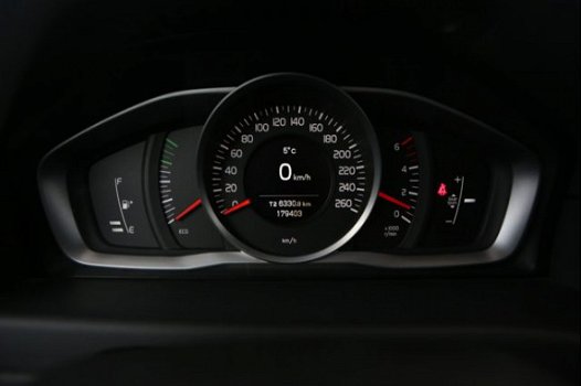 Volvo V70 - 1.6 D2 Momentum Navigatie, Afneembare haak, Leer, Climate control - 1