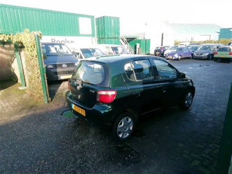 Toyota Yaris - 1.0-16V VVT-i Terra Nieuwe APK bij aflevering - 1