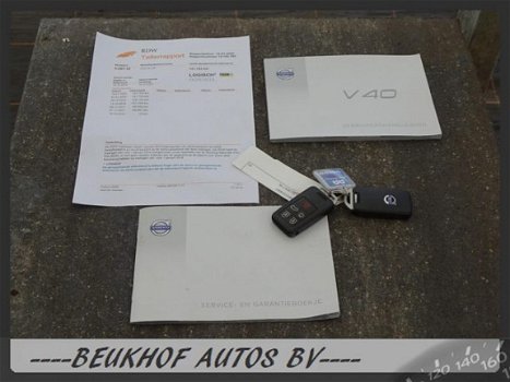 Volvo V40 - 2.0 D4 R-Design Business Panodak Leer Xenon Aut inparkeren - 1