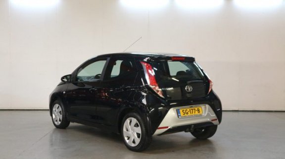 Toyota Aygo - 1.0 VVT-i x-play Bluetooth, Airco, Achteruitrijcamera - 1