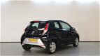 Toyota Aygo - 1.0 VVT-i x-play Bluetooth, Airco, Achteruitrijcamera - 1 - Thumbnail