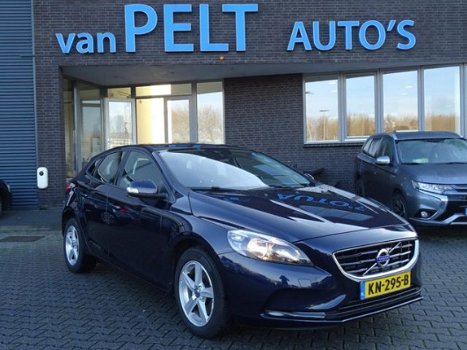 Volvo V40 - 2.0 D2 Business Sport / Navi / ECC / PDC - 1