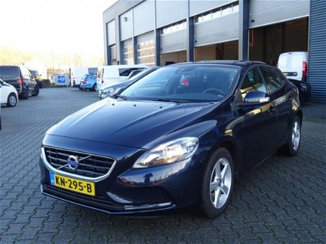 Volvo V40 - 2.0 D2 Business Sport / Navi / ECC / PDC - 1