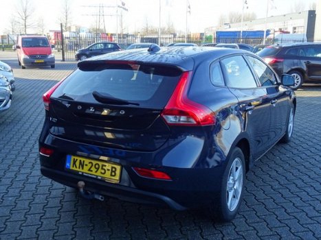 Volvo V40 - 2.0 D2 Business Sport / Navi / ECC / PDC - 1