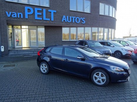 Volvo V40 - 2.0 D2 Business Sport / Navi / ECC / PDC - 1