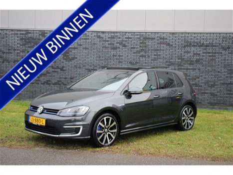 Volkswagen Golf - 1.4 TSI GTE 22950, - incl. btw Trekhaak, Panoramadak, 1e Eigenaar, Navigatie, 15% - 1