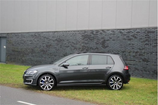 Volkswagen Golf - 1.4 TSI GTE 22950, - incl. btw Trekhaak, Panoramadak, 1e Eigenaar, Navigatie, 15% - 1