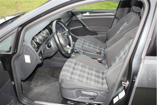 Volkswagen Golf - 1.4 TSI GTE 22950, - incl. btw Trekhaak, Panoramadak, 1e Eigenaar, Navigatie, 15% - 1