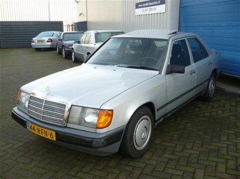 Mercedes-Benz 230 - 200-500 (W124) E Airco Automaat schuifdak - 1