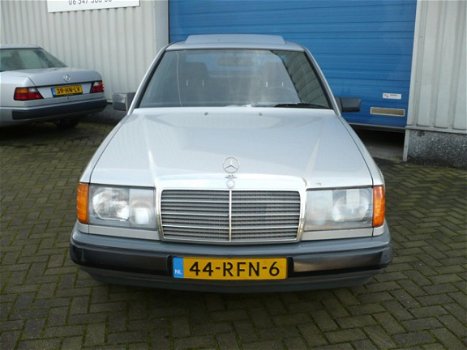 Mercedes-Benz 230 - 200-500 (W124) E Airco Automaat schuifdak - 1