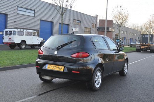 Alfa Romeo 147 - 1.6 T.Spark Edizione Esclusiva 5-DEURS/LEDER/STOELVERWARMING 1 JAAR APK - 1