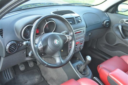 Alfa Romeo 147 - 1.6 T.Spark Edizione Esclusiva 5-DEURS/LEDER/STOELVERWARMING 1 JAAR APK - 1