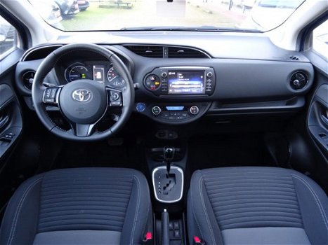 Toyota Yaris - 1.5 Hybrid Design / Safety Sence / Navigatie / DAB / Parkeercamera / Bluetooth / Mist - 1