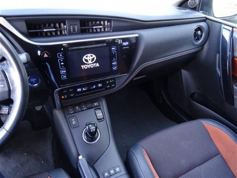 Toyota Auris Touring Sports - 1.8 Hybrid Lounge / Led Koplampen / Parkeersensoren / Stoelverwarming - 1