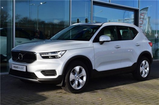 Volvo XC40 - 1.5 T3 Momentum Pro Parkeer Assist Line/Voorstoelen verwarmd/Zitverlening voorstoelen - 1