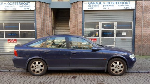 Opel Vectra - 2.0-16V CDX - 1