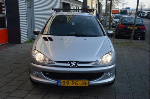 Peugeot 206 SW - 1.6-16V Quiksilver I Airco I Sport velgen I Trekhaak I Dealer onderhouden - 1