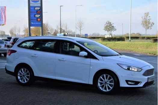 Ford Focus Wagon - 2.0 TDCI 150PK Titanium Automaat, Xenon, Navigatie, Camera, Keyless, Stoelverwarm - 1