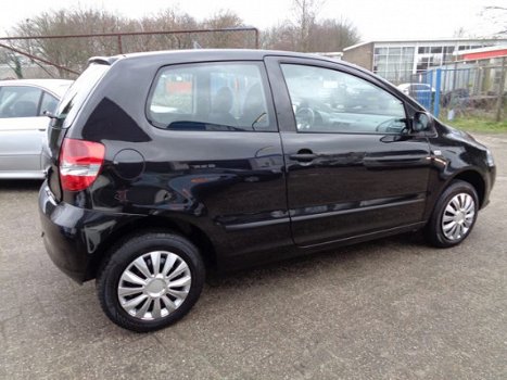 Volkswagen Fox - 1.2 TRENDLINE / STUURBEKRACHTIGING / ELEK RMN / C.VERGRENDELING / RADIO-CDMP3 / APK - 1