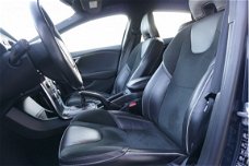 Volvo V40 - 2.0 D4 R-Design | XENON | TREKHAAK |