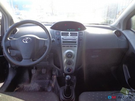 Toyota Yaris - 1.3 16v VVT-i Linea Terra - 1