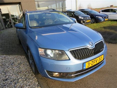 Skoda Octavia Combi - 1.6 TDI Greenline Businessline Xenon Leder Stoelverw Gr Navi DAB+ Clima Blueto - 1