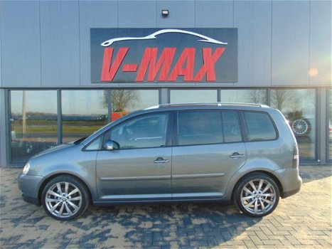 Volkswagen Touran - 2.0 16V FSi Highline LED Clima Cruise Dvd - 1