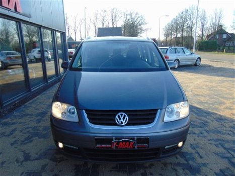 Volkswagen Touran - 2.0 16V FSi Highline LED Clima Cruise Dvd - 1