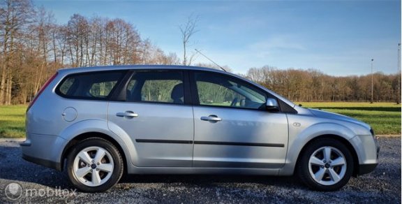 Ford Focus Wagon - 1.6-16V Futura, NWE APK, Cruise, Trekhaak - 1