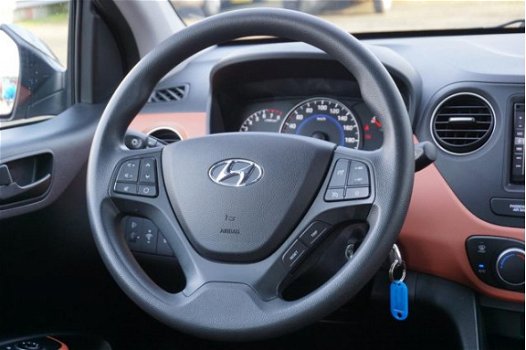 Hyundai i10 - 1.0i i-Motion Comfort 1 EIGENAAR NAV ECC CRUISE - 1