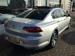 Volkswagen Passat - 1.4 TSI GTE Highline / PRIJS IS EX BTW is € 24140, 00 INCL BTW LEER/ PANO - 1 - Thumbnail