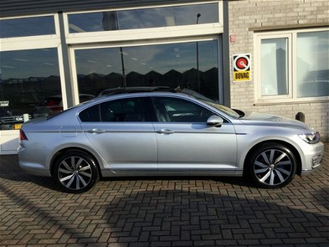 Volkswagen Passat - 1.4 TSI GTE Highline / PRIJS IS EX BTW is € 24140, 00 INCL BTW LEER/ PANO - 1