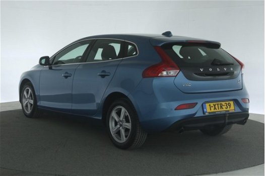 Volvo V40 - D4 190PK Business Momentum [Navi Trekhaak] - 1