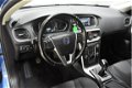 Volvo V40 - D4 190PK Business Momentum [Navi Trekhaak] - 1 - Thumbnail