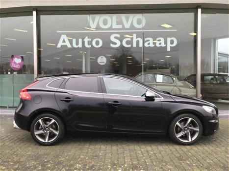 Volvo V40 - 1.6 D2 R-Design Navigatie Donker glas 17 inch lichtmetaal - 1